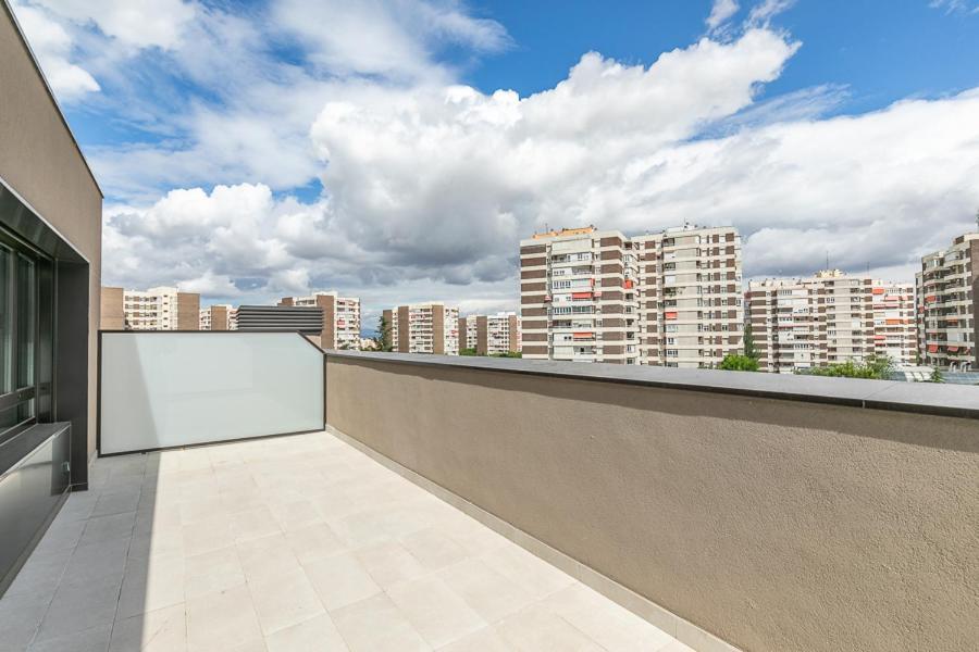 Micampus Madrid Sinesio Delgado Student Residence Bagian luar foto